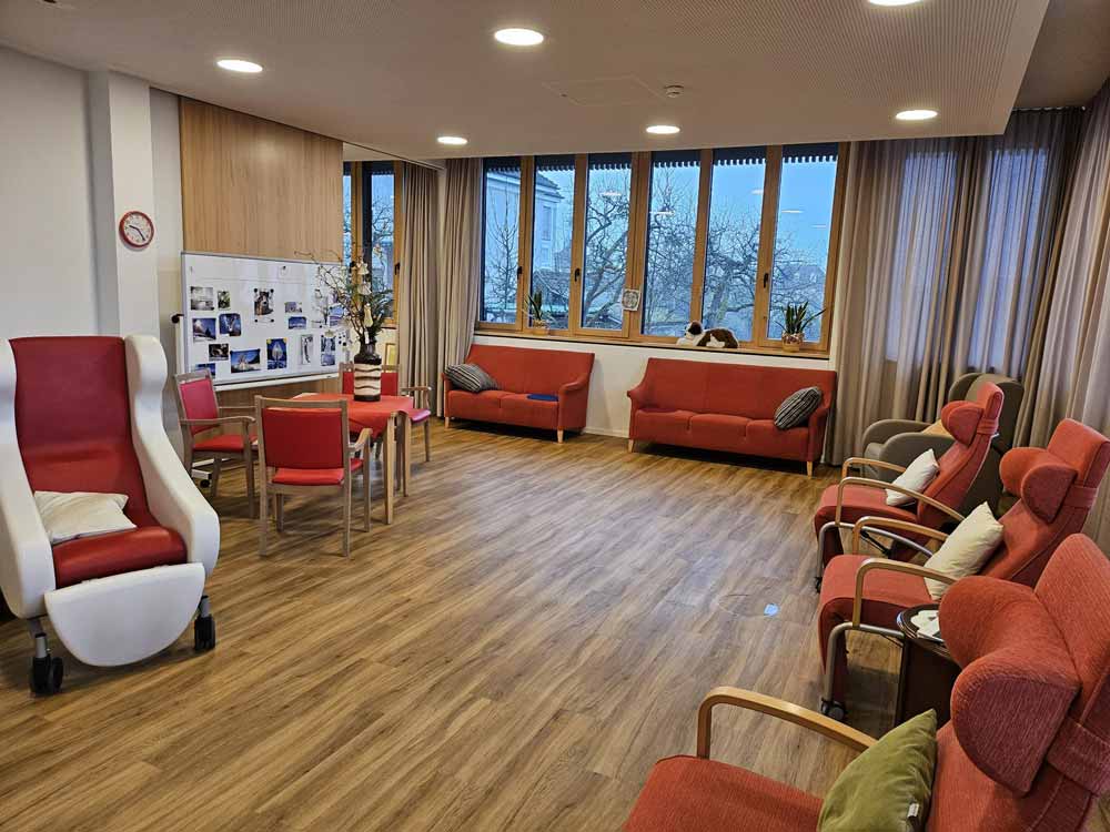 hospital-zum-heiligen-geist-mettnau-raum-sessel-sofa-entspannung